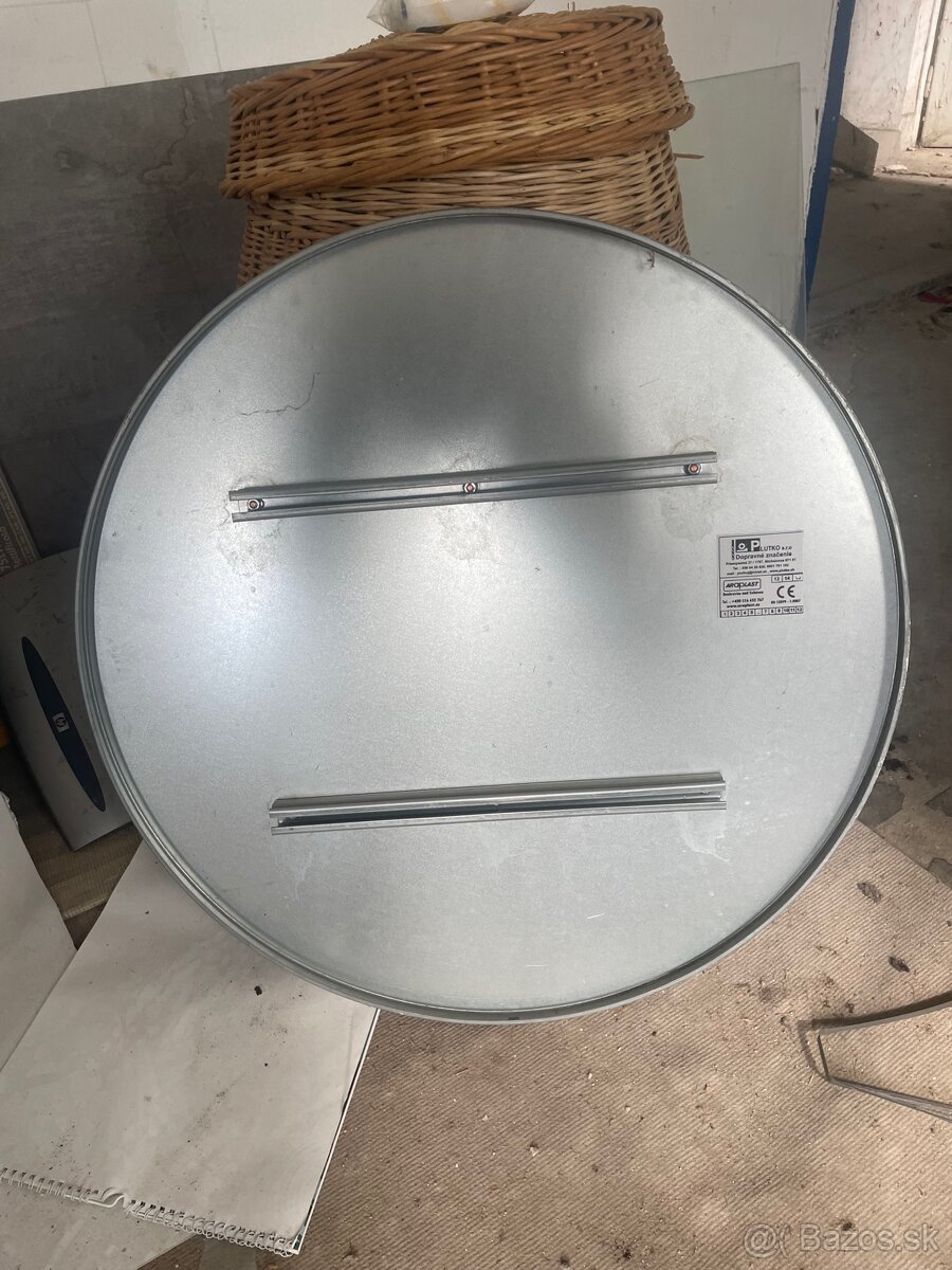 Dopravná značka jednosmerka - 2