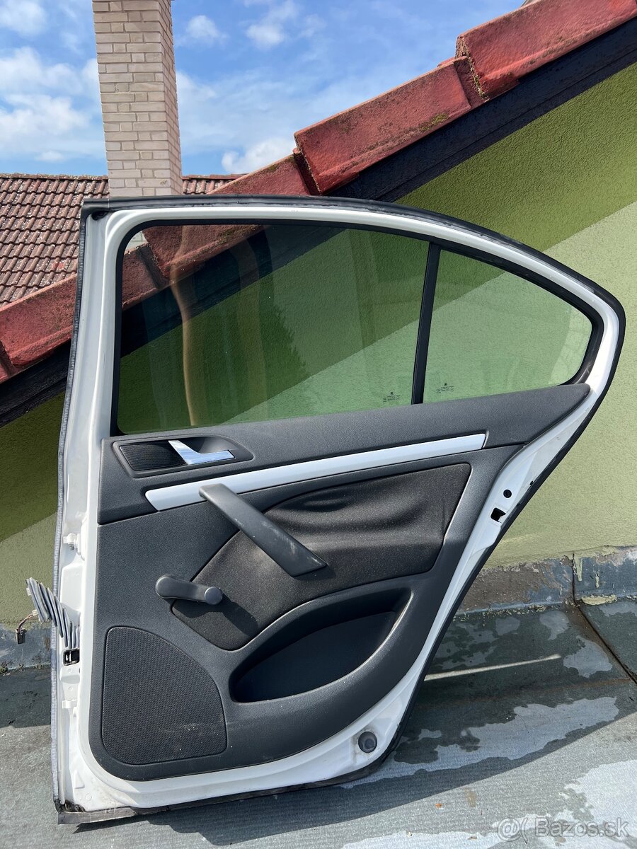 Octavia 2 zadné dvere sedan - 2