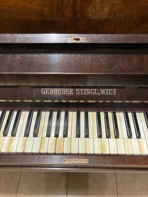 starožitny klavir - 2