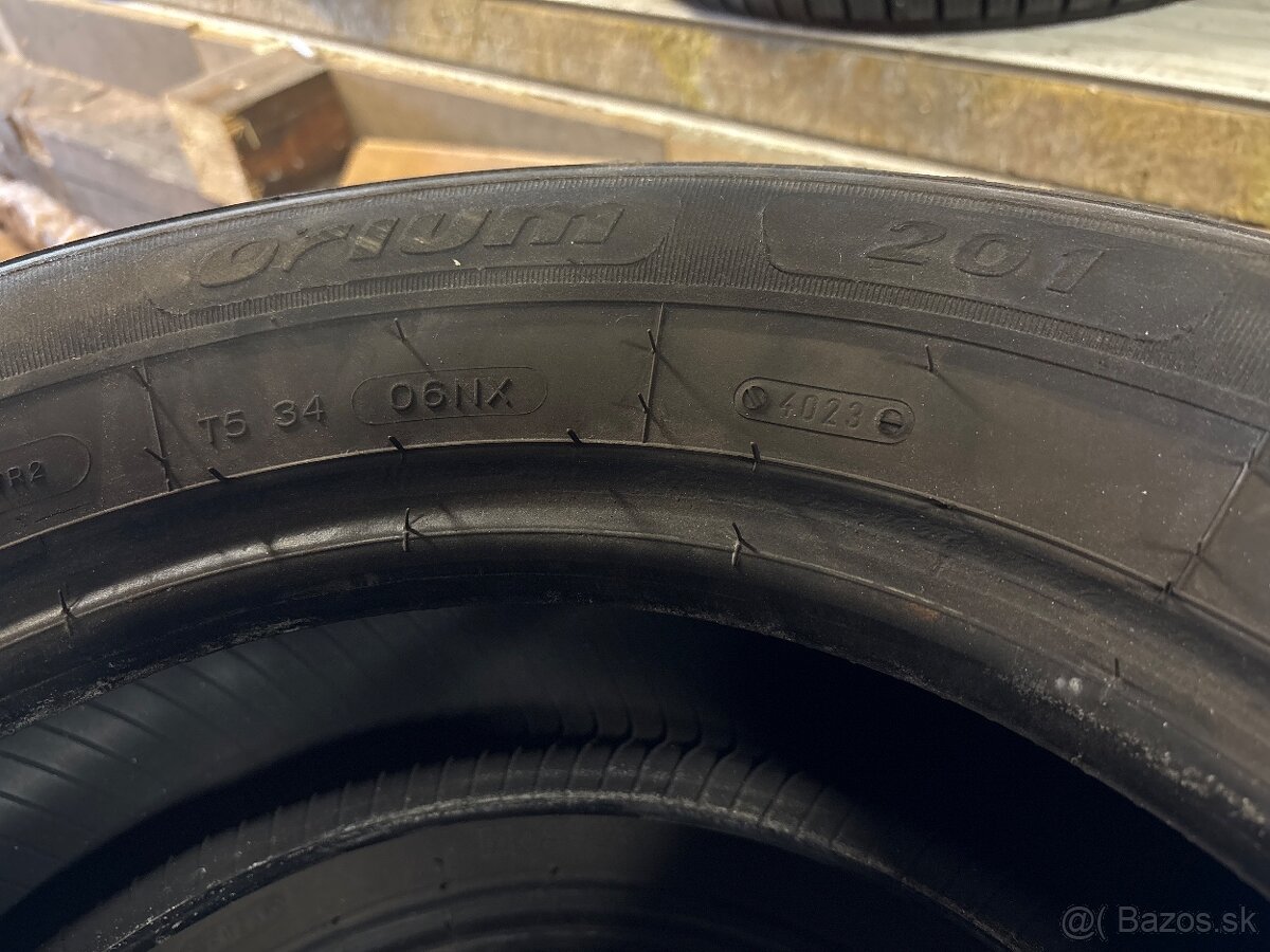 Predám pneu 215/70R15C - 2