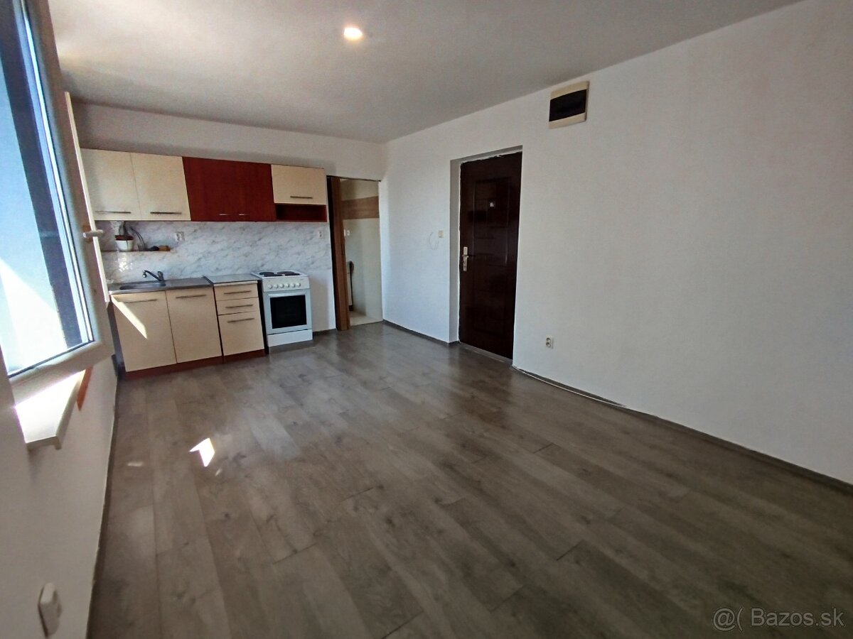 HZ2-Garsonka na prenájom v Komárne - 2