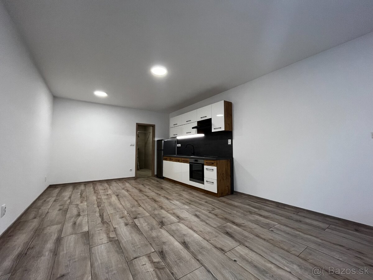 2i byt na prenájom vrátane parkovania priamo pred vchodom. - 2