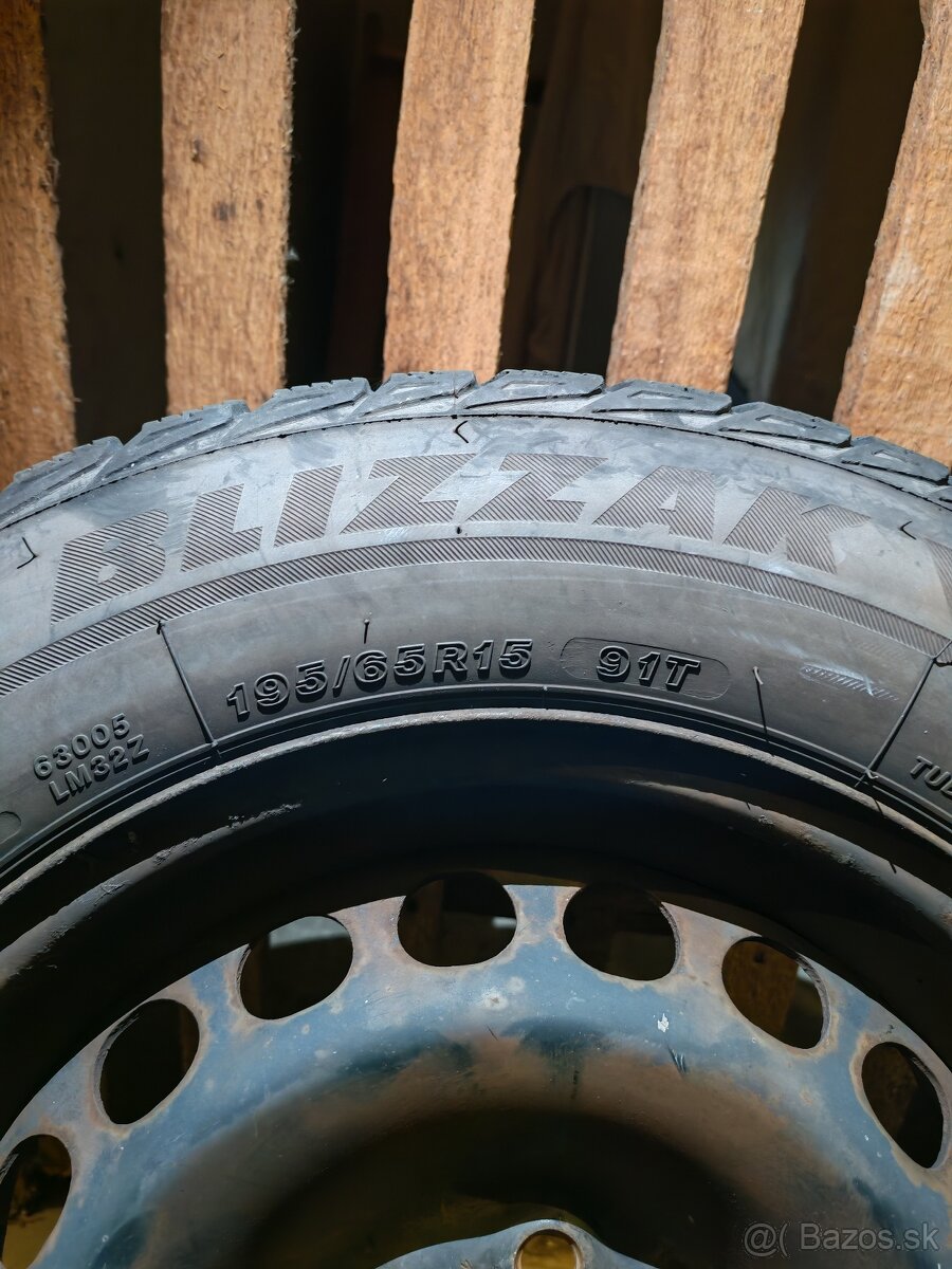 Plechové disky VW + zimné pneumatiky 195/65 r15 - 2