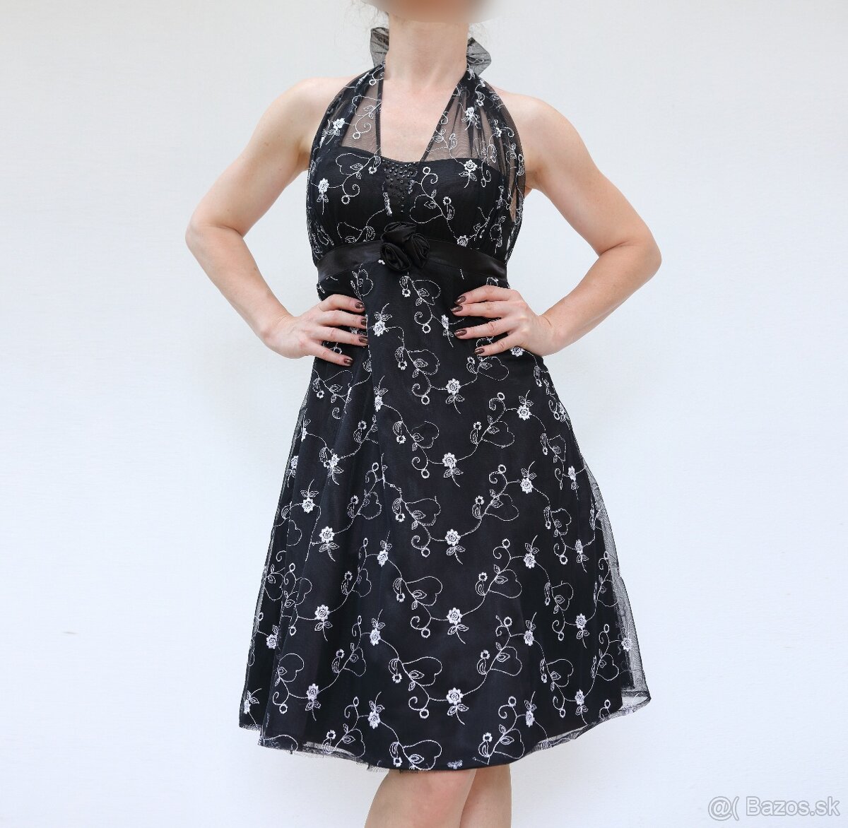 Čierne spoločenské vyšívané pin-up šaty veľ. S - 2