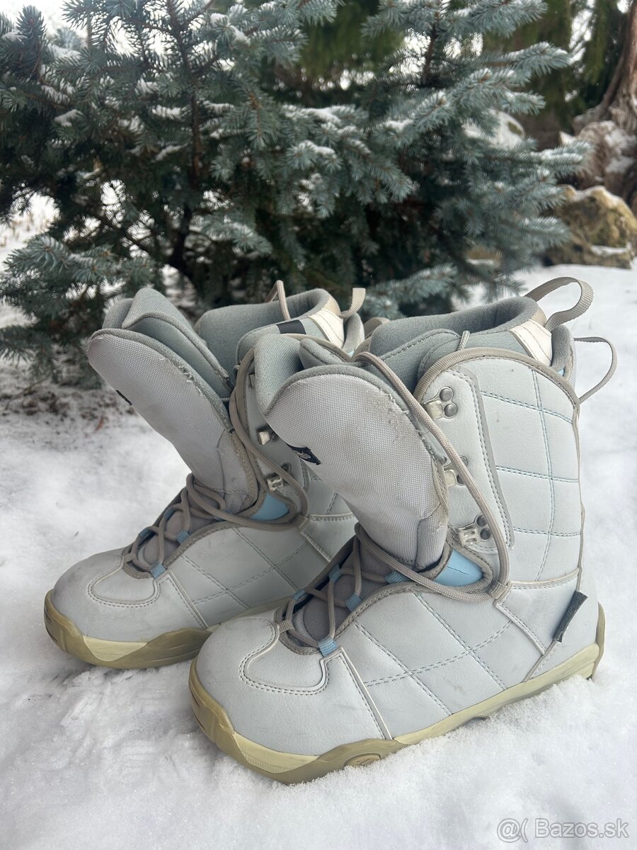 Snowboard a topánky - 2