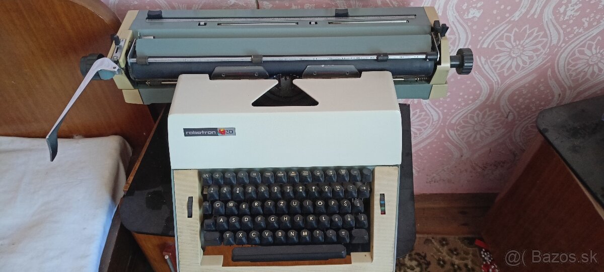 Písací stroj - 2