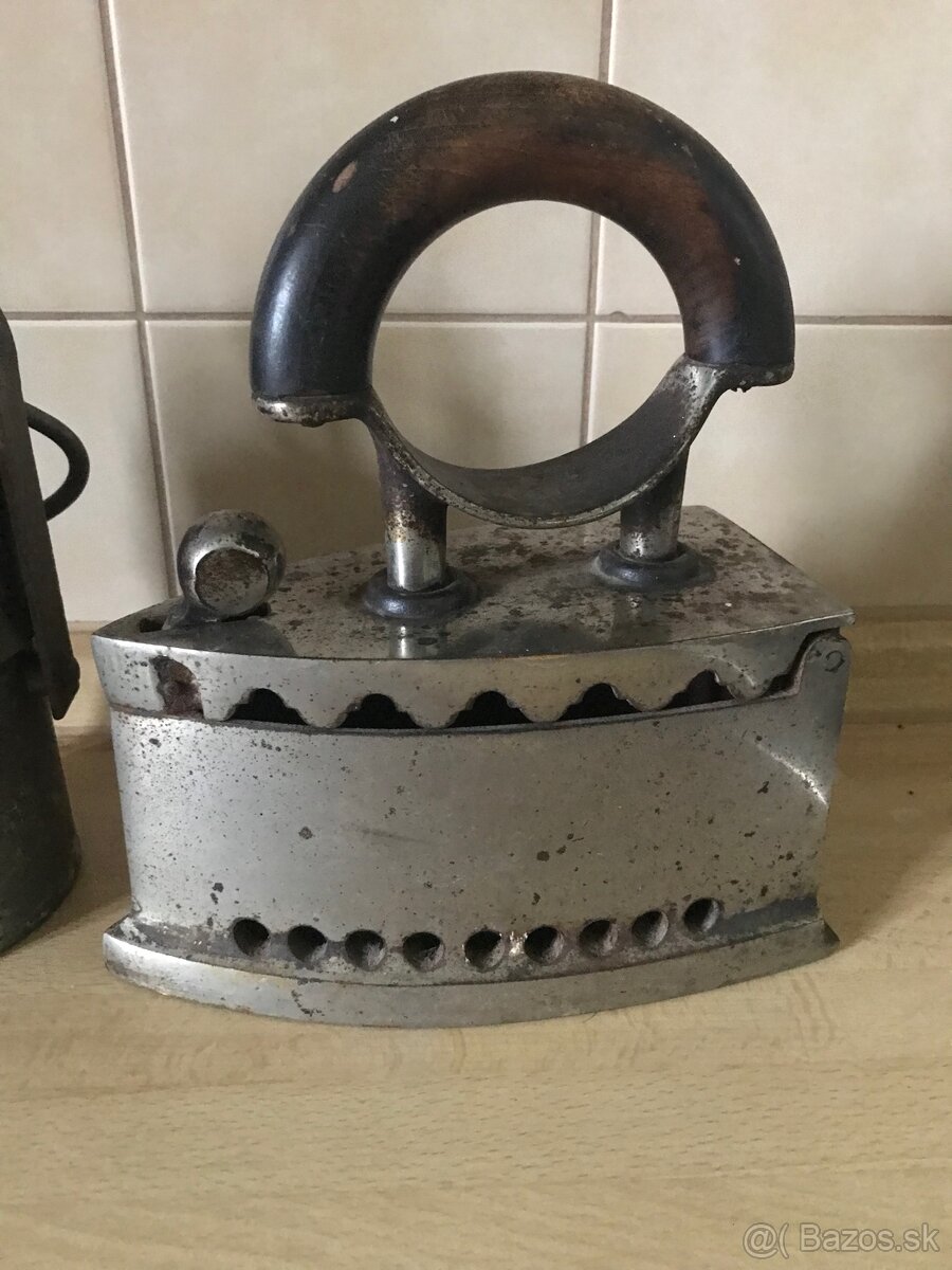 Žehlička, karbidka.Cena spolu. - 2