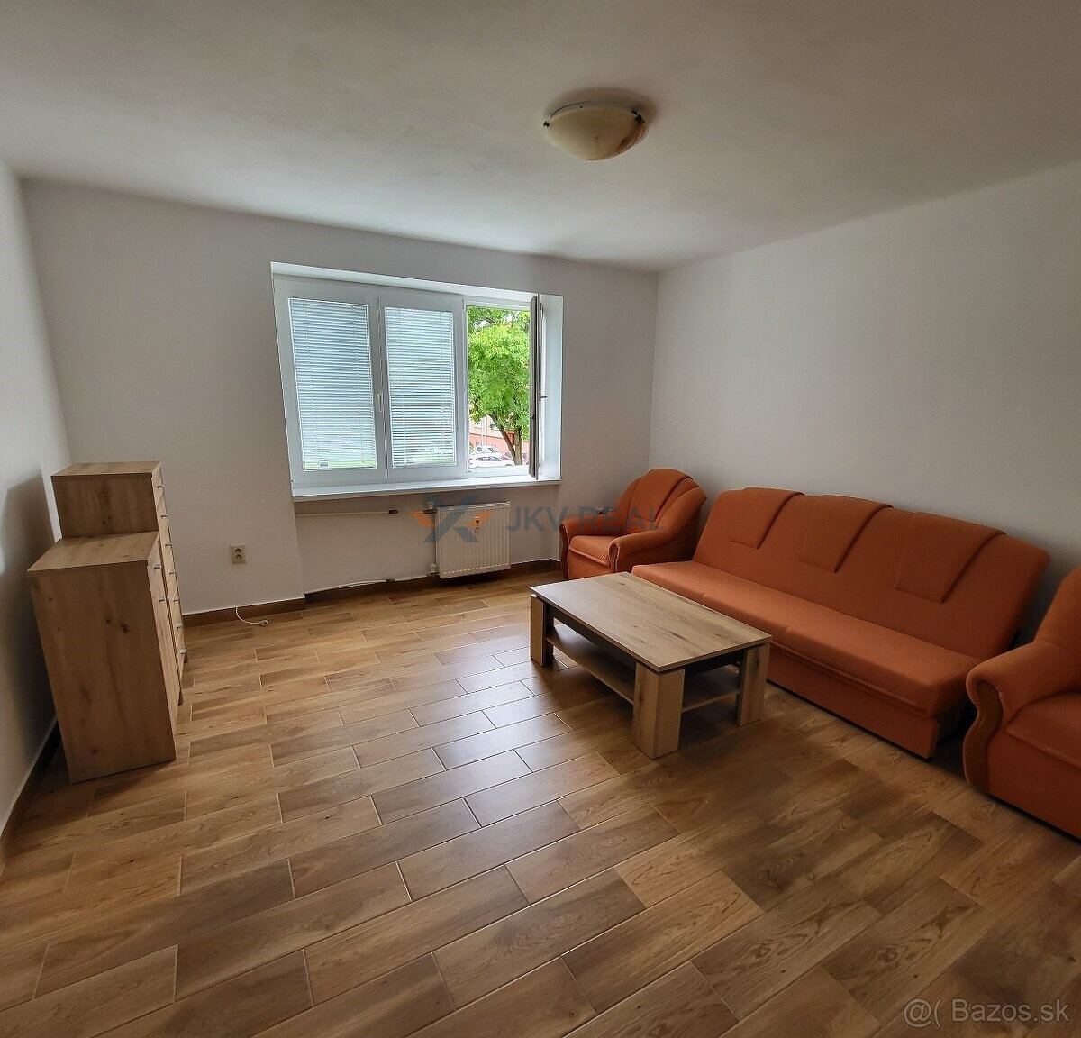 Slnečný 2-izbový byt s balkónom v tichej časti Prievidze - 2