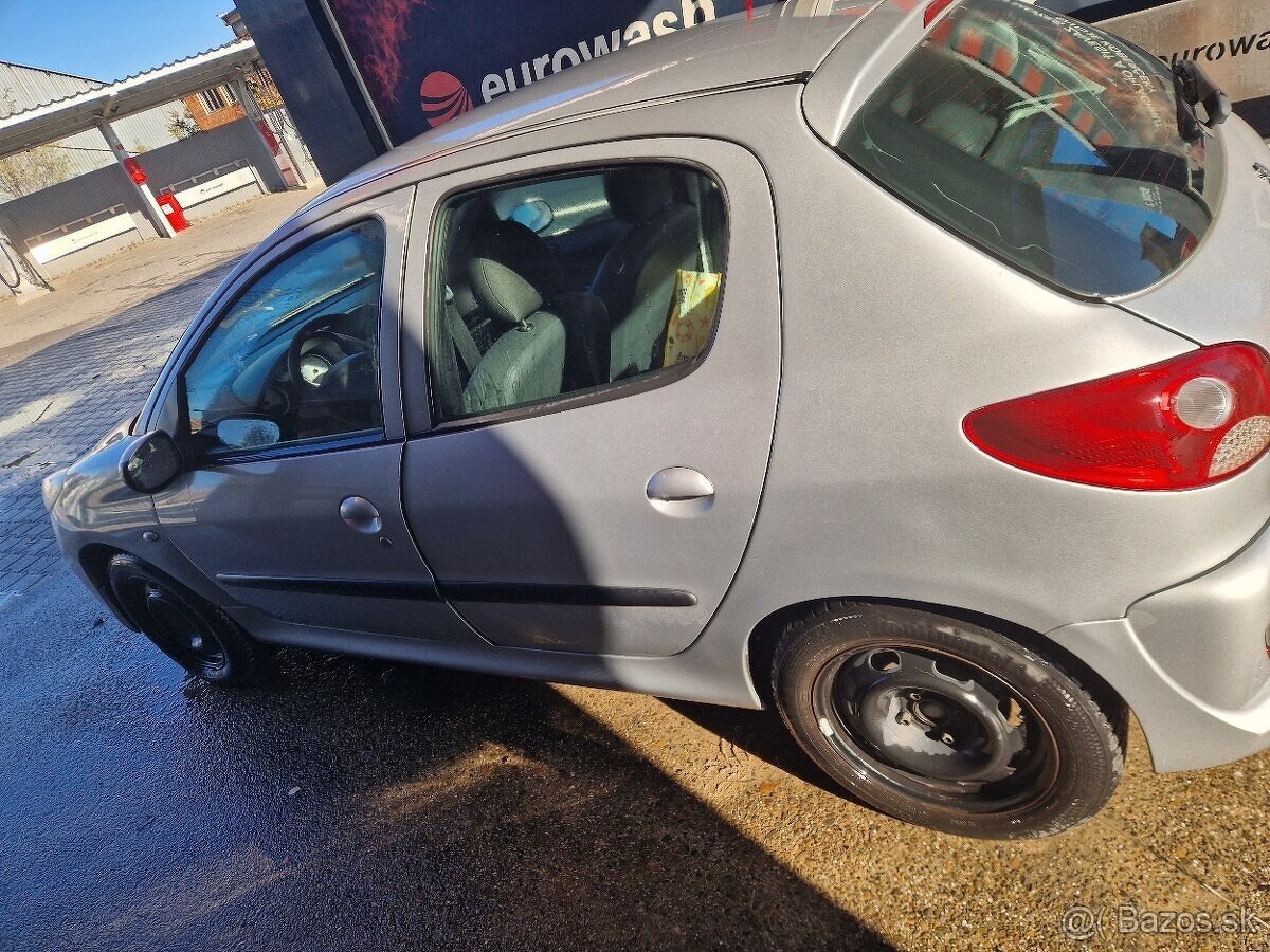 Peugeot 206+ - 2