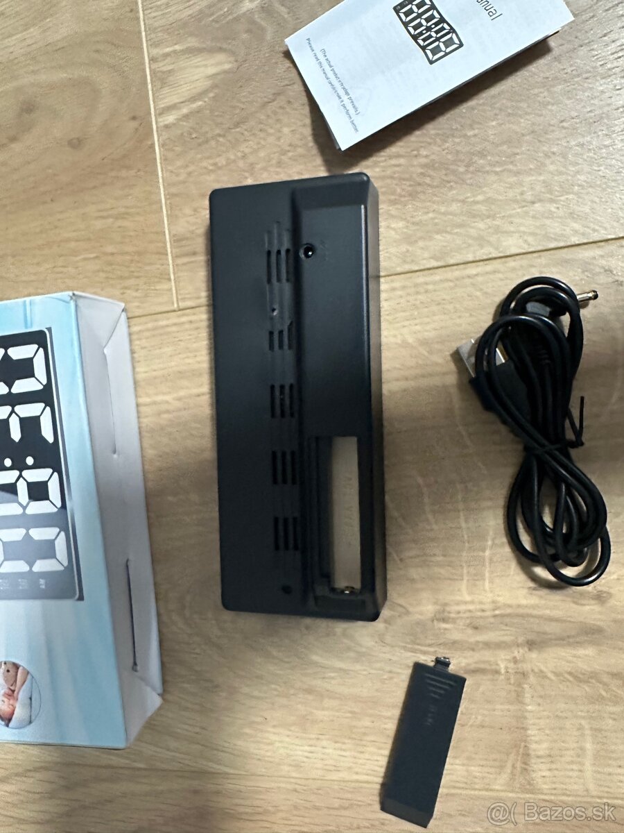 LED digitálne hodiny (stolové / nástenné) - 2