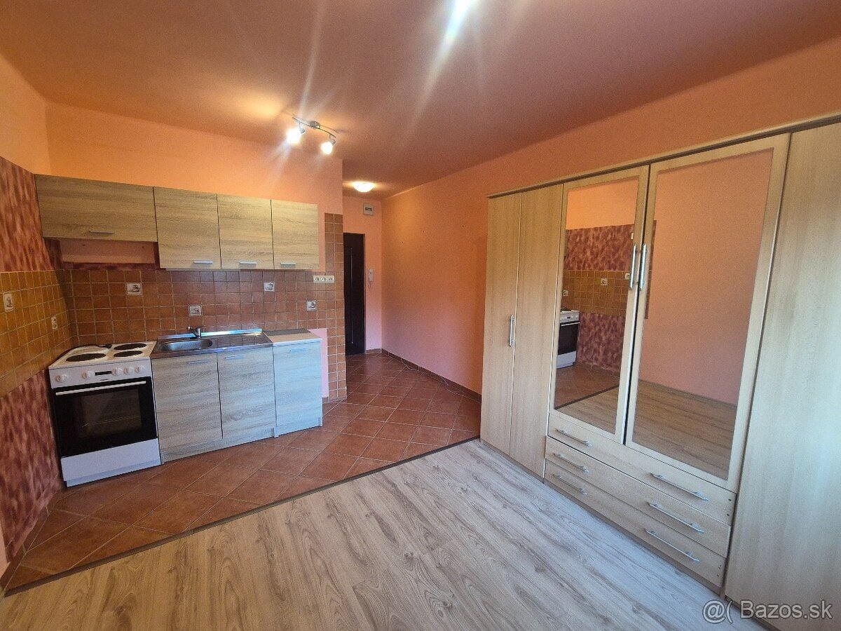 Predám Garzónku (20 m2), Cintorínsky rad, Komárno - 2