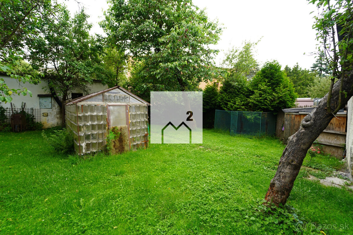 RD s dvomi bytmi a predajňou | Bôrik | 708 m2 - 2