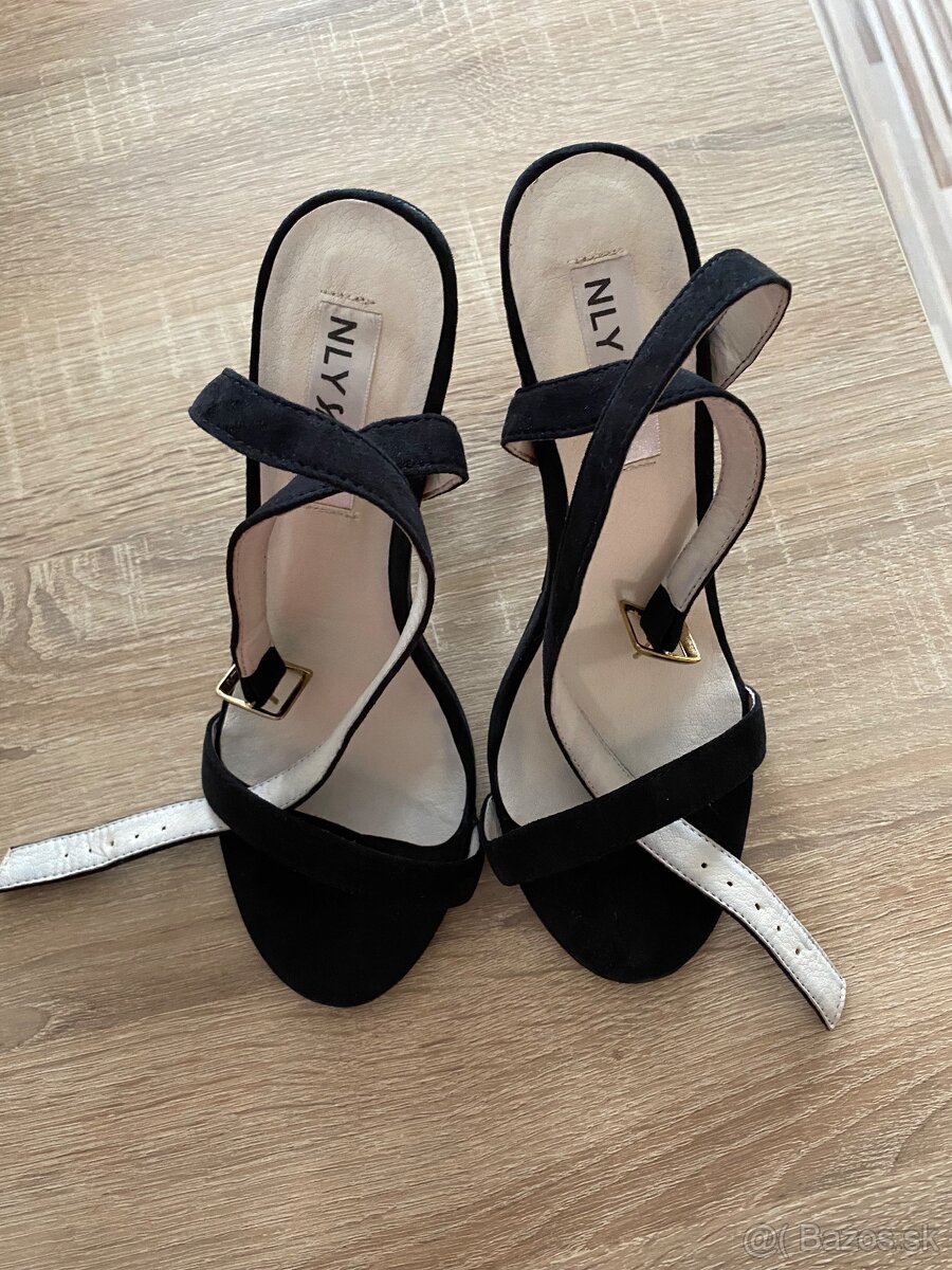 Nové semišové sandálky - 2