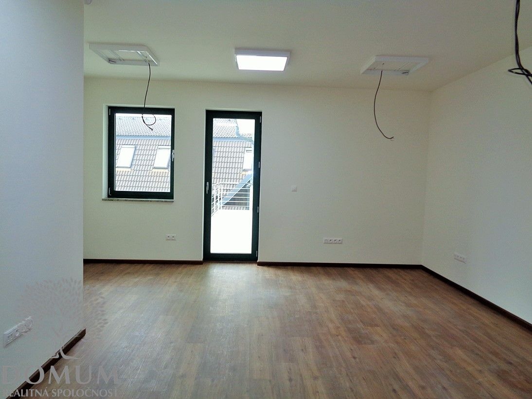 Prenájom kancelárskych priestorov, moderná novostavba, Novom - 2