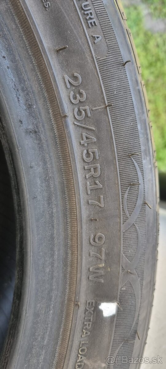 Predam pneu letné 235/45R17 - 2
