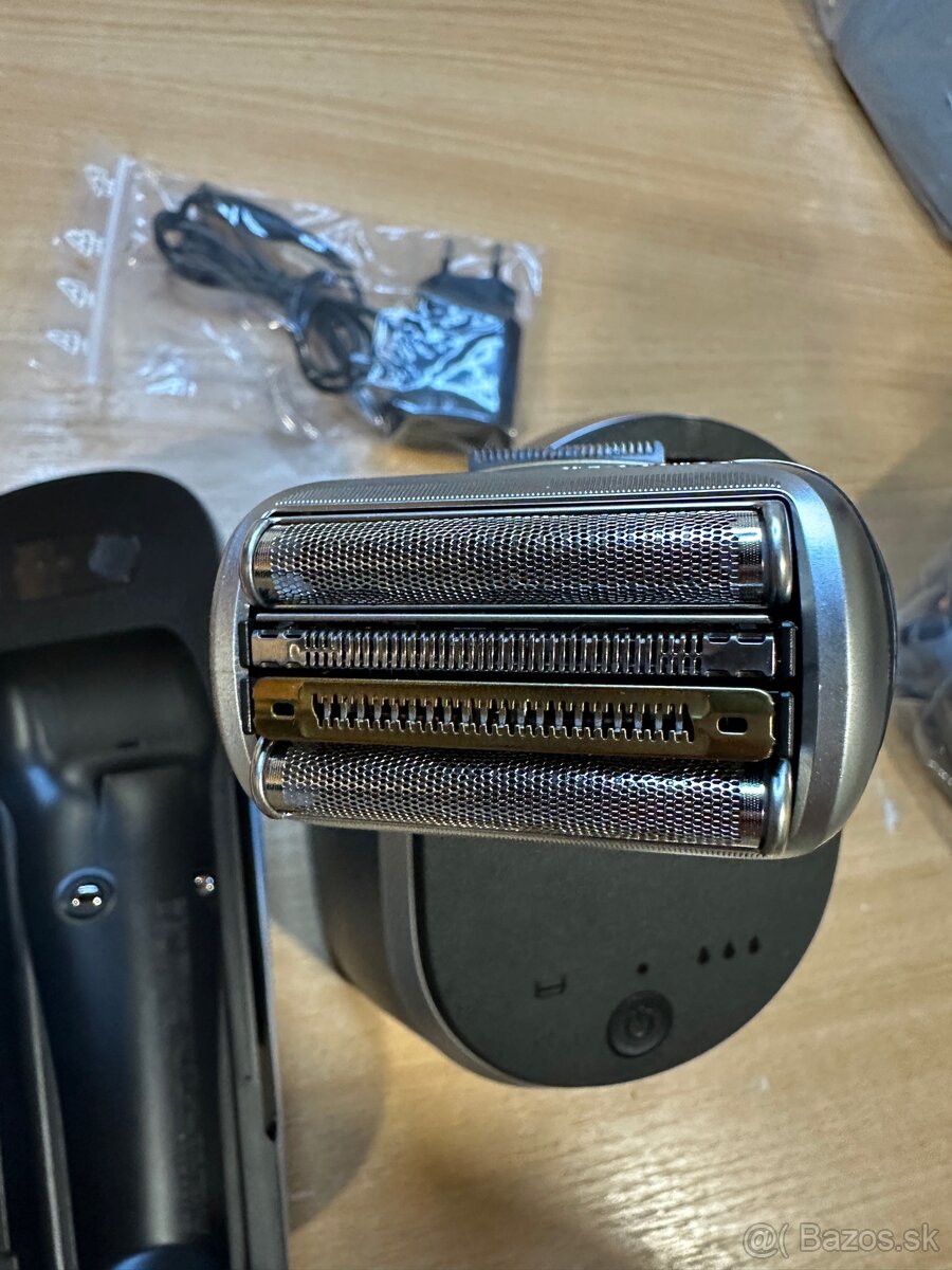 Holiaci strojček Braun Series 9 PRO+ Wet&Dry 9577cc - 2