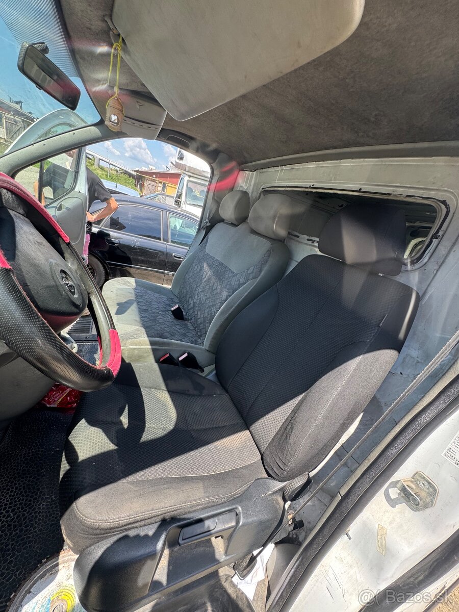 Rozpredam opel vivaro 1.9 - 2