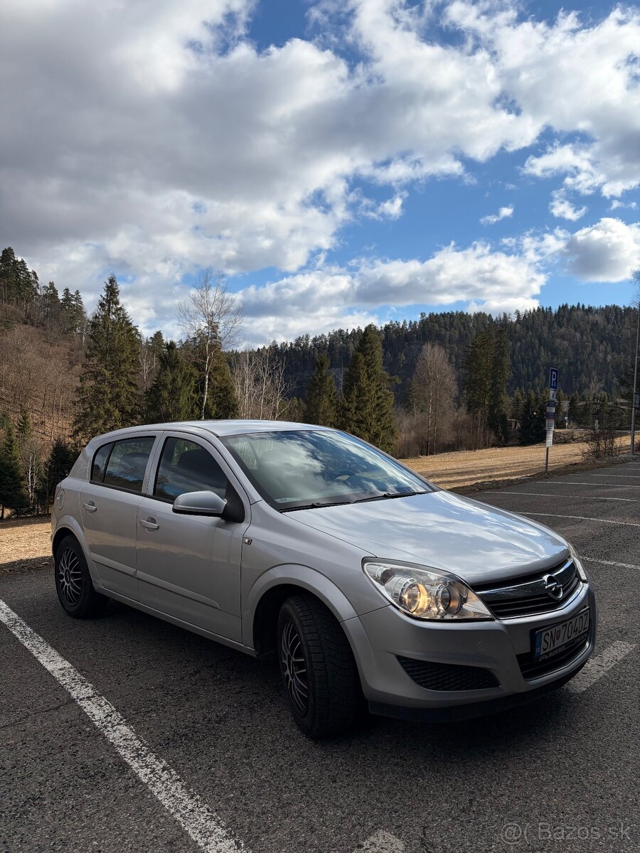 Opel Astra H 2007 1.4 EcoTec 66kW - 2