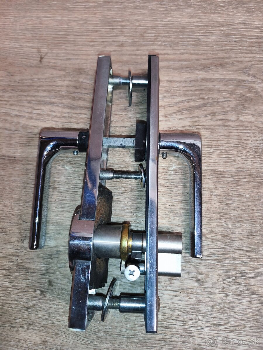 Bezpecnostny zamok - 2