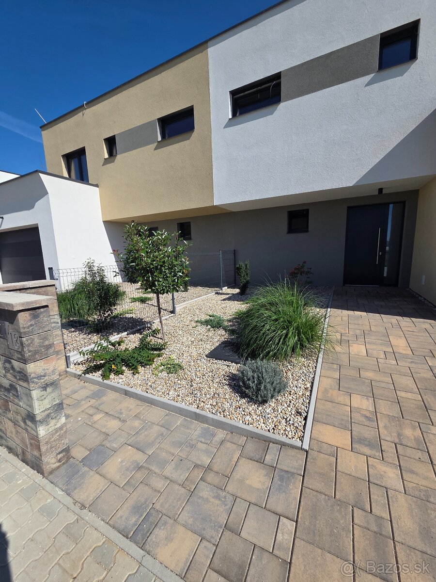 Rodinný dom s dvojgarážou na predaj , POSLEDNÝ DOM Z 2.ETAPY - 2