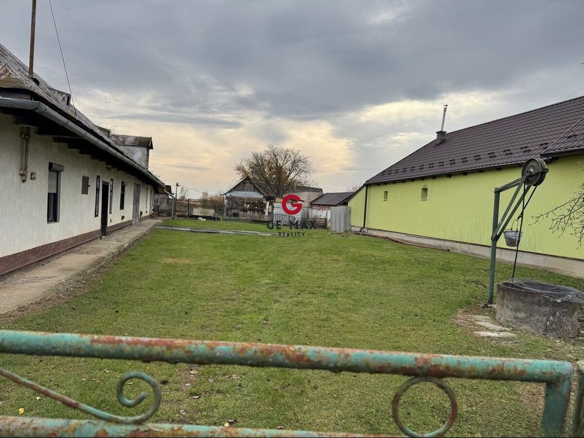 Na predaj starší rodinný dom s veľkým pozemkom – Záhor - 2