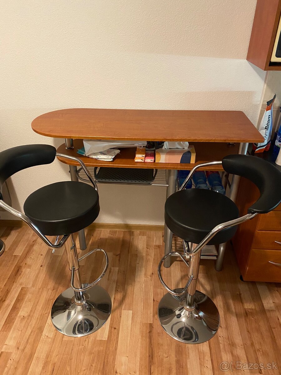 Barový stolík +barové stoličky - 2