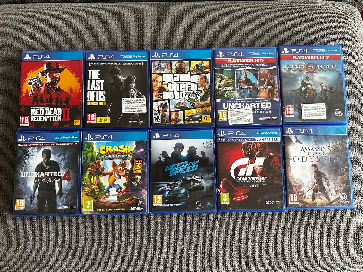 PS4 + 2x ovladac, 10 hier a PS Move kamera - 2