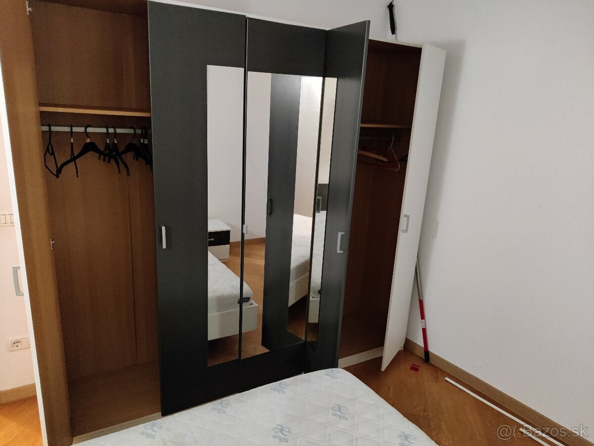 Šatníková skriňa - 2