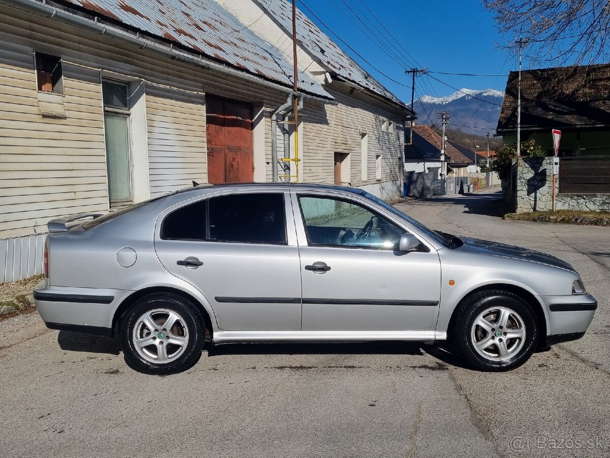 Škoda Octavia 1 Rozpredám 2.0 i - 2