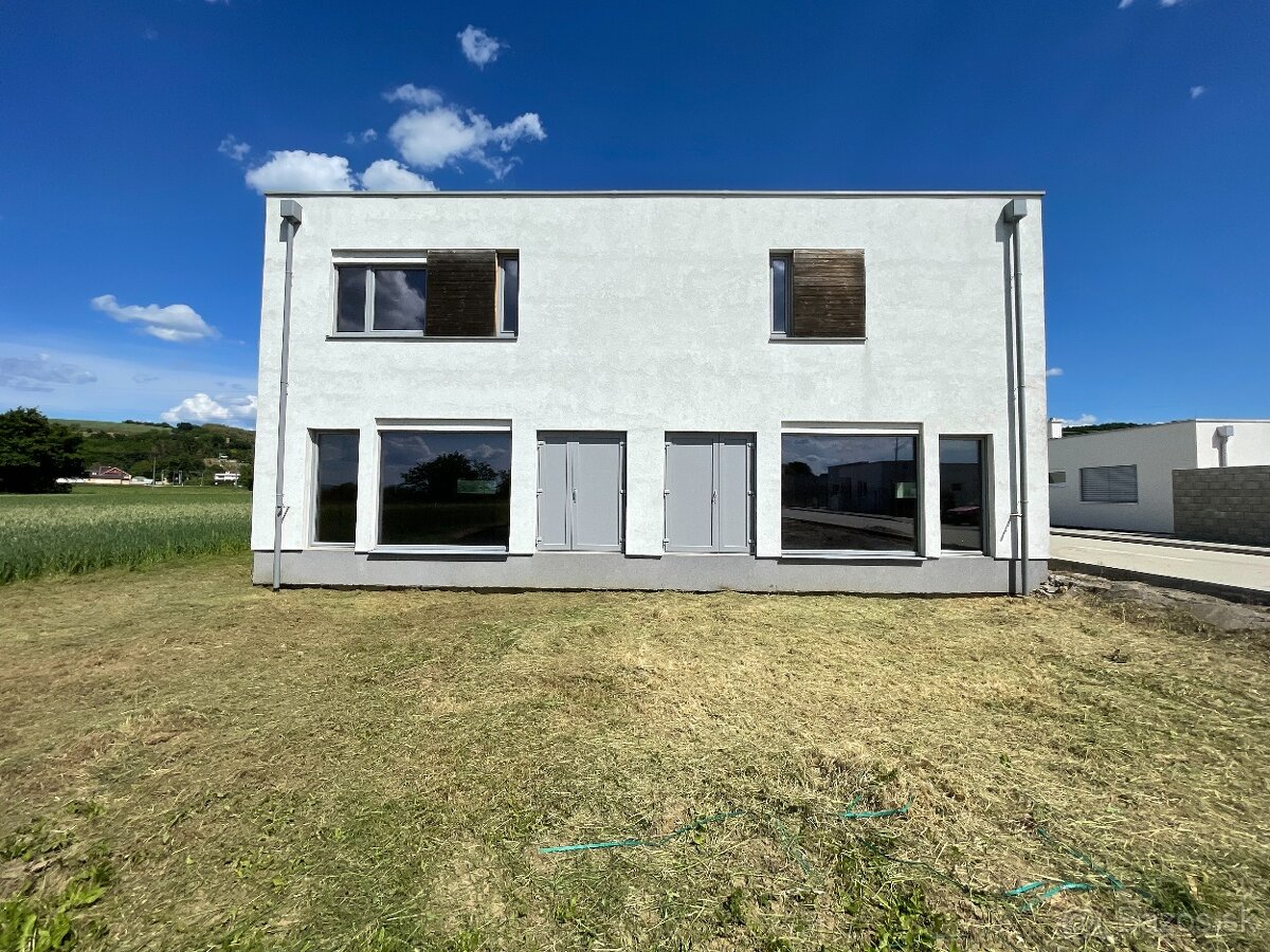 Na predaj novostavba RD s dvomi 3i-bytmi v obci Sokolovce - 2