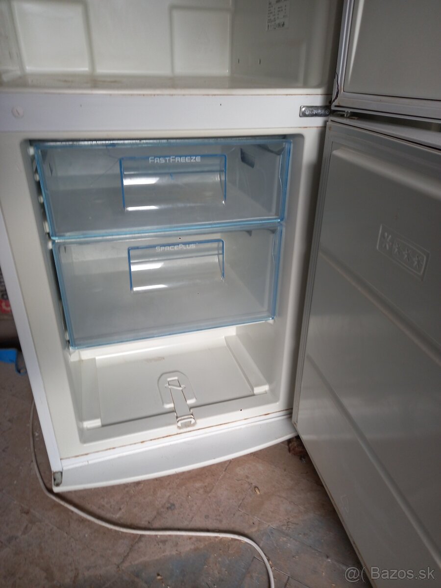 Chladnička s mrazničkou - 2