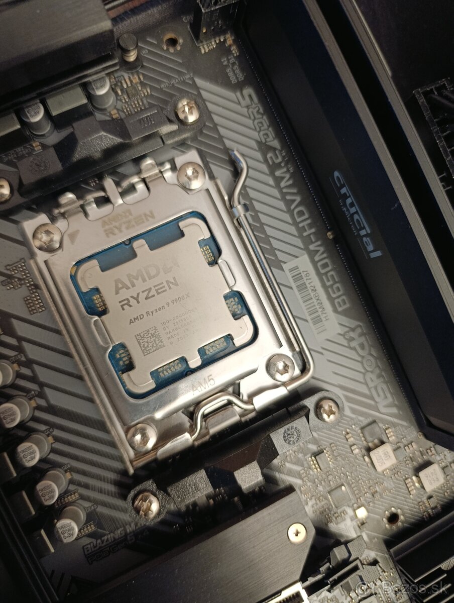 AMD Ryzen 9 9900X - 2