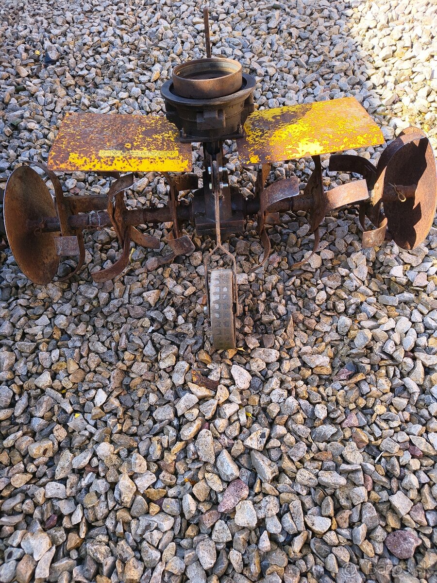 Agzat s pluhom a kultivátorom - 2