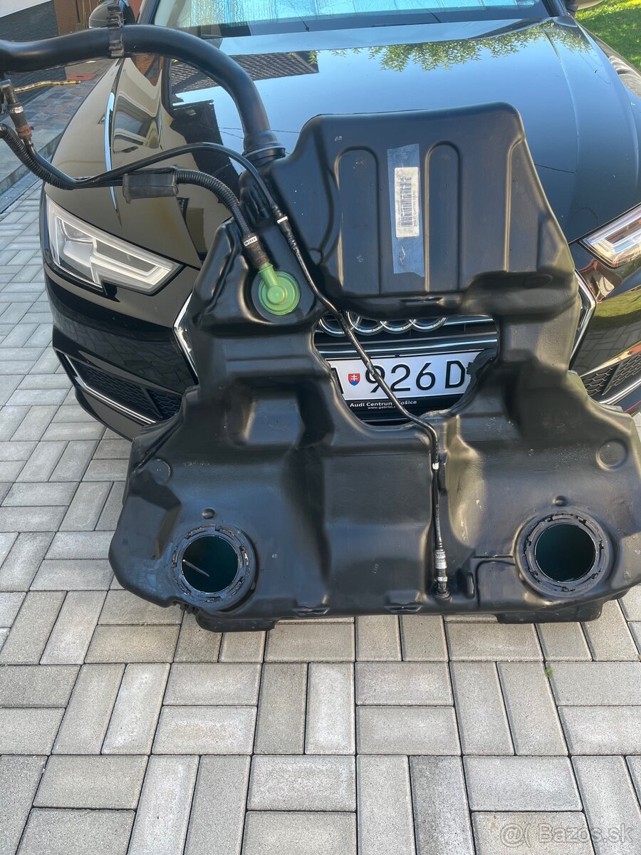 NÁDRŽ AUDI 4 - 2