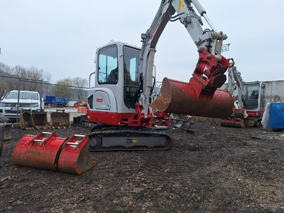 TAKEUCHI TB225 - 2