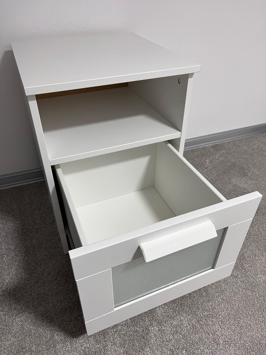 Ikea nočný stolík - 2