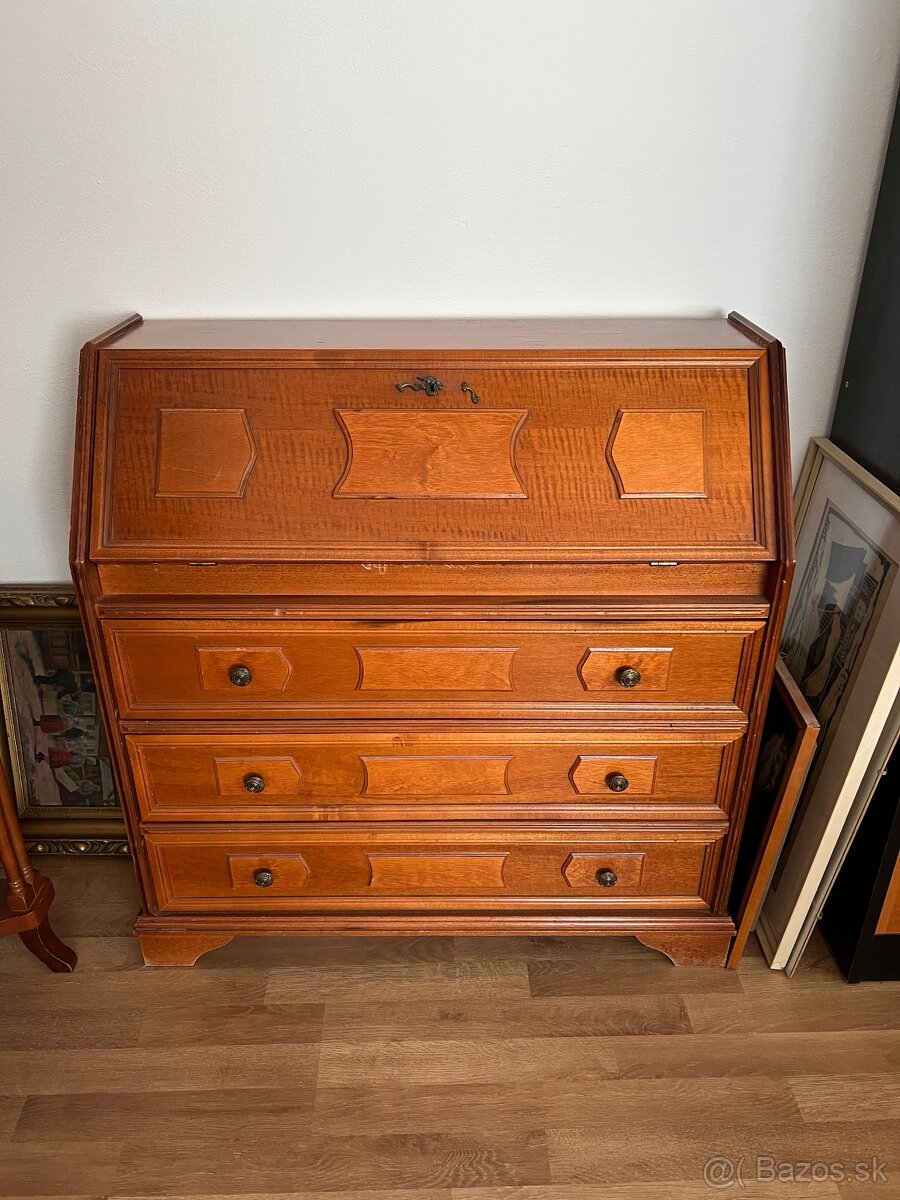 Predám kvalitný masívny nábytok – sekretár, vitríny, rohovú - 2