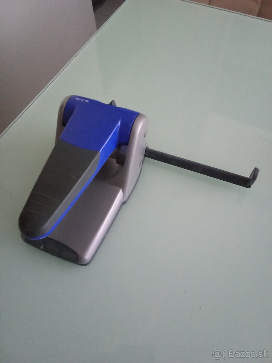 Kancelárska dierovačka páková - 2