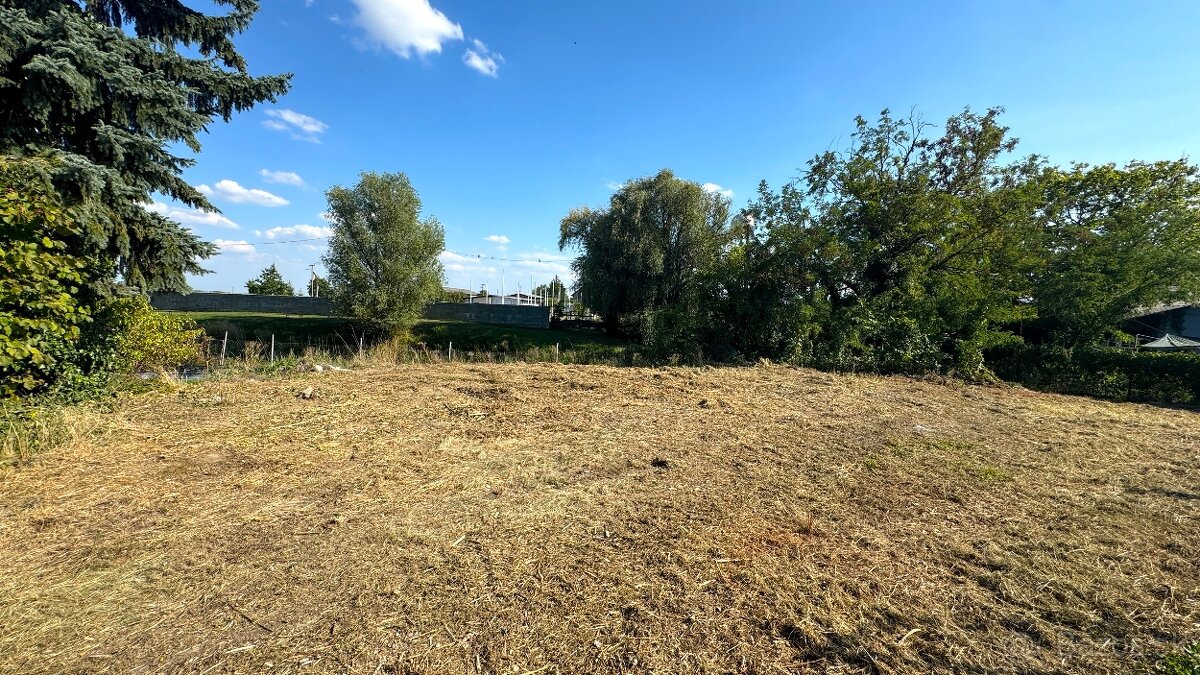 Na predaj stavebný pozemok pri jazierku v Hornej Seči - 2