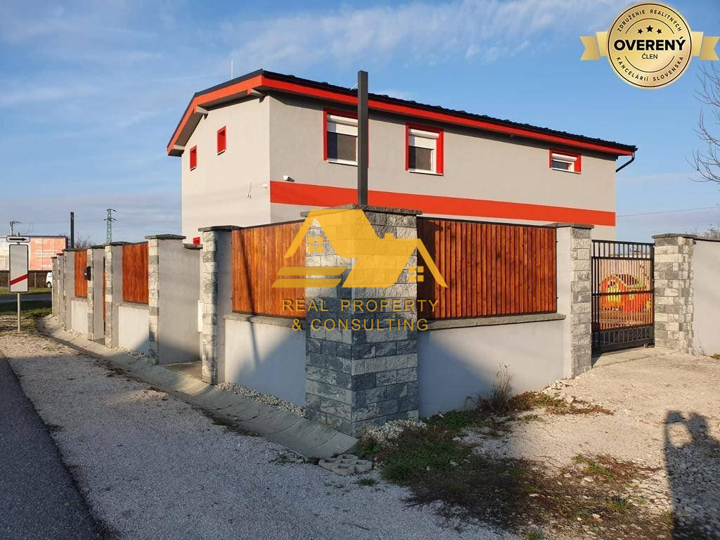 Predám podnikateľský objekt v Komjaticiach - 2