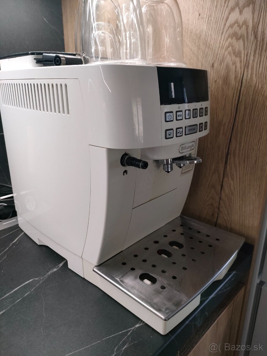 KÁVOVAR DeLonghi - 2
