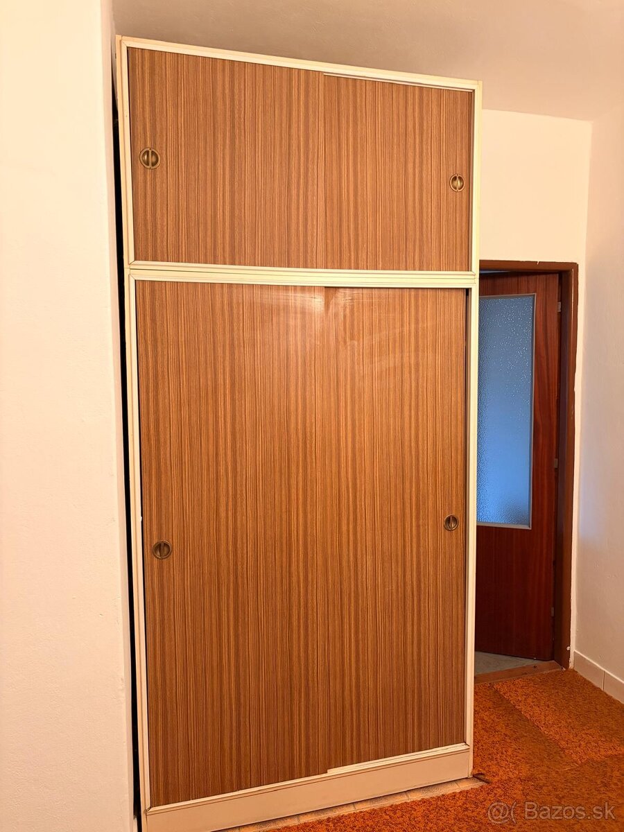 Šatníková skriňa s posuvnými dverami - 2