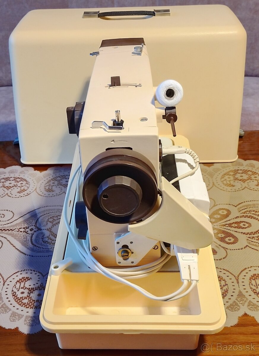 Šijací stroj Veritas. - 2