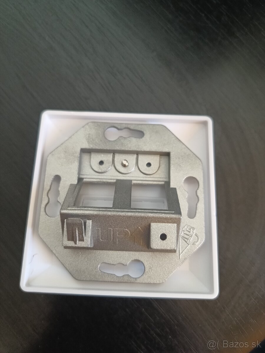 Zásuvka Modulo50 Cat 5E podpovrchová - 2