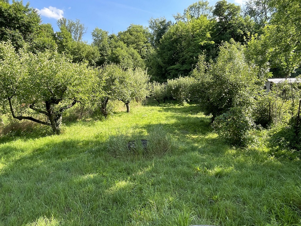 Záhrada s chatou, krásne prostredie pri potoku, studňa, ele. - 2