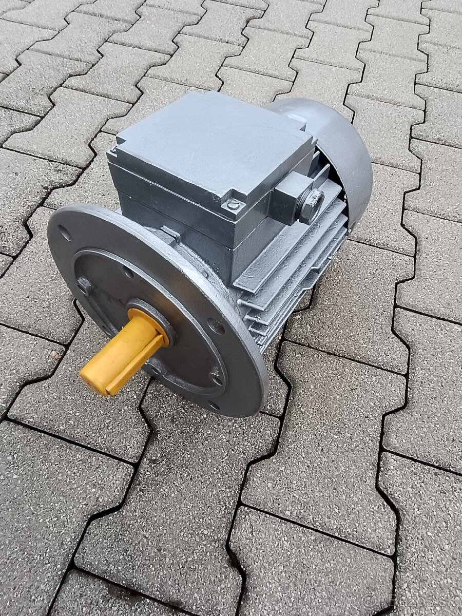 2,2kw/1400ot.min.elektromotor prirubovy nepoužitý. - 2