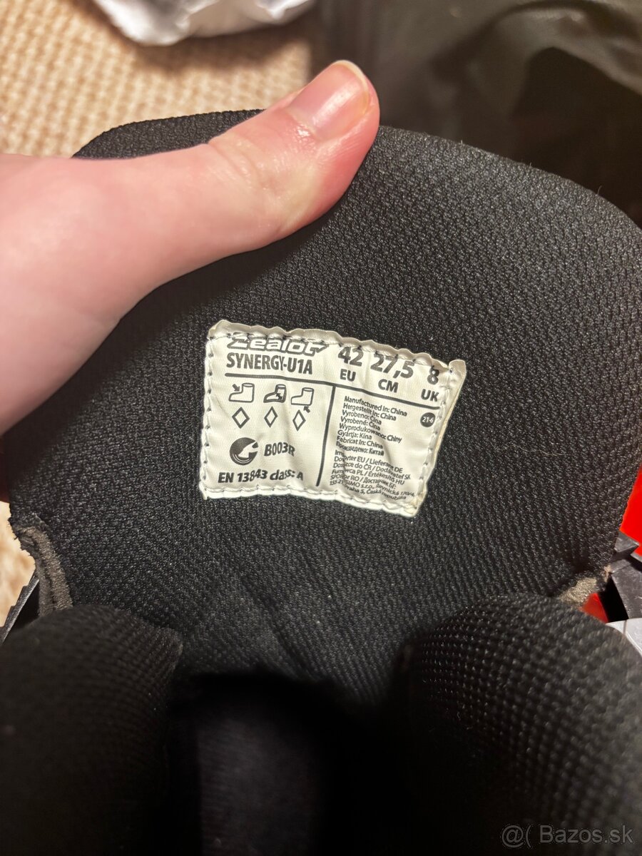 2 Páry korčúl na predaj + chrániče - 2