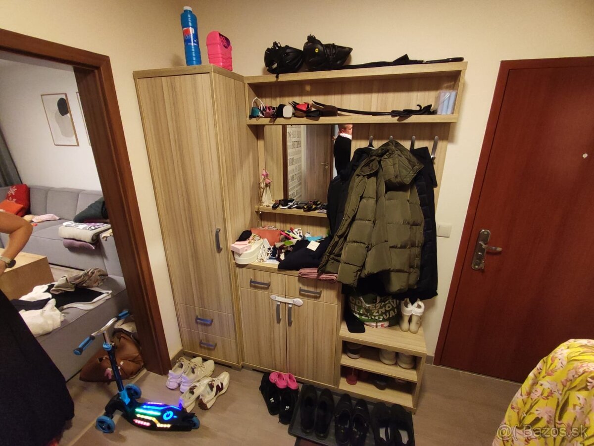 Skriňa plus vešiaková stena - 2