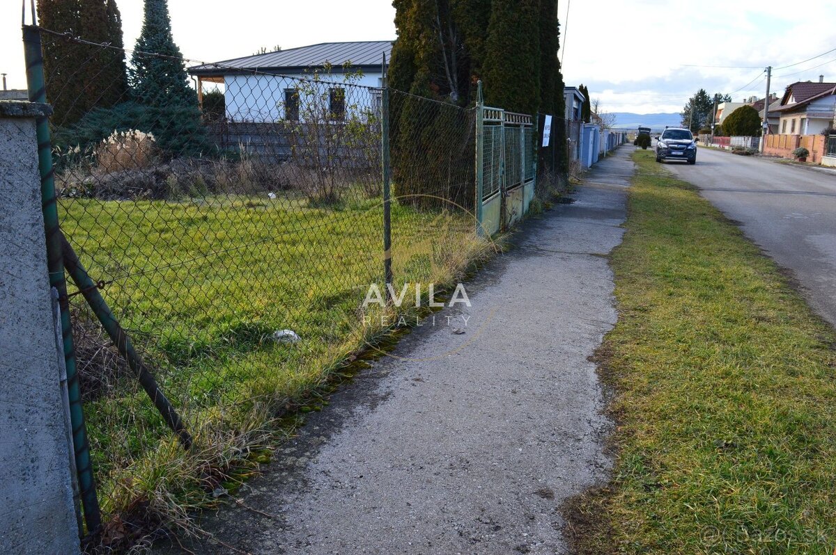 TOP NA PREDAJ: 2 stavebné pozemky 728m2 a 1761m2 (celkom 248 - 2