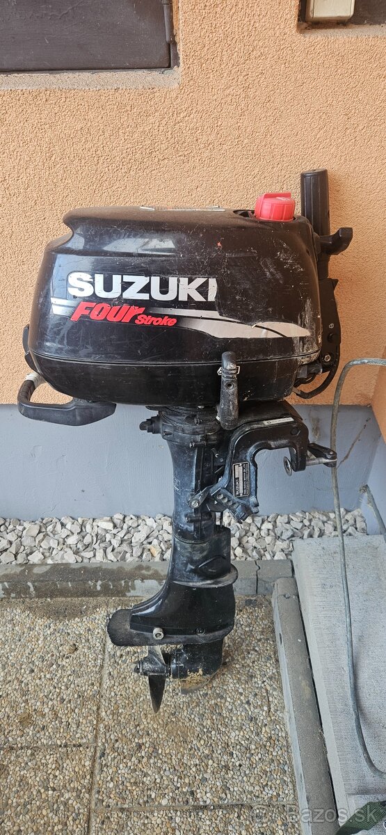 Lodny motor Suzuki 5 HP - 2